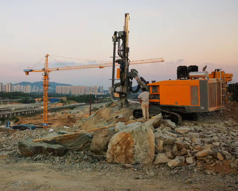 Solución de aplicación integral de equipos de perforación de fondo de pozo con orugas en minería a cielo abierto
