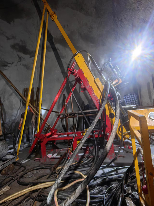 Soluciones para equipos de perforación de túneles totalmente hidráulicos en la industria de exploración de recursos minerales