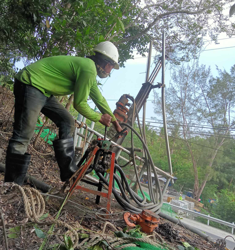 Solución neumática portátil de refuerzo de pendientes para equipo de perforación de fondo de pozo