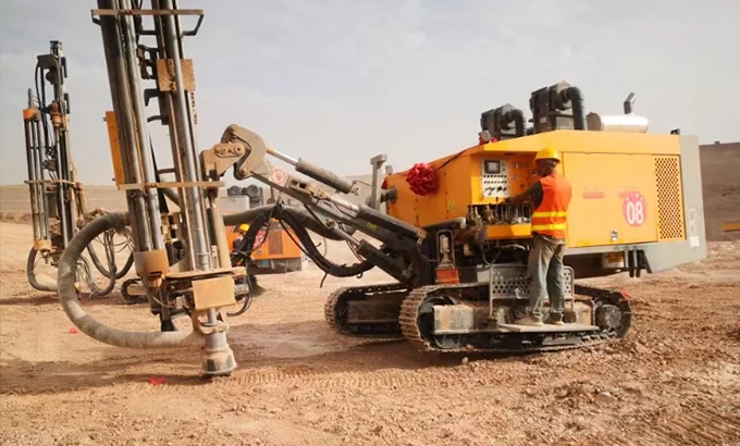 Soluci&oacute;n de aplicaci&oacute;n integral de equipos de perforaci&oacute;n de fondo de pozo con orugas en miner&iacute;a a c